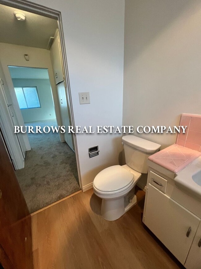 Building Photo - Single story 2 bedroom, 1 bathroom apartment in Ventura