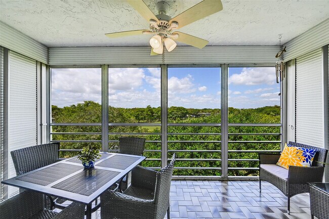 Building Photo - 4020 W Palm Aire Dr