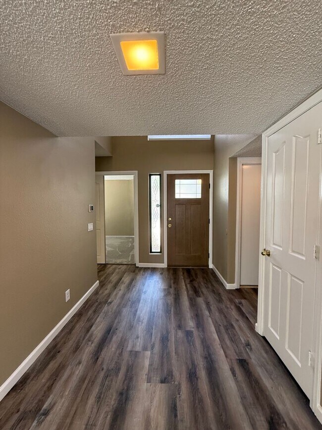 Building Photo - TWO BEDROOM TOWNHOME IN THE LAKES WITH GARAGE AND ATTACHED CARPORT