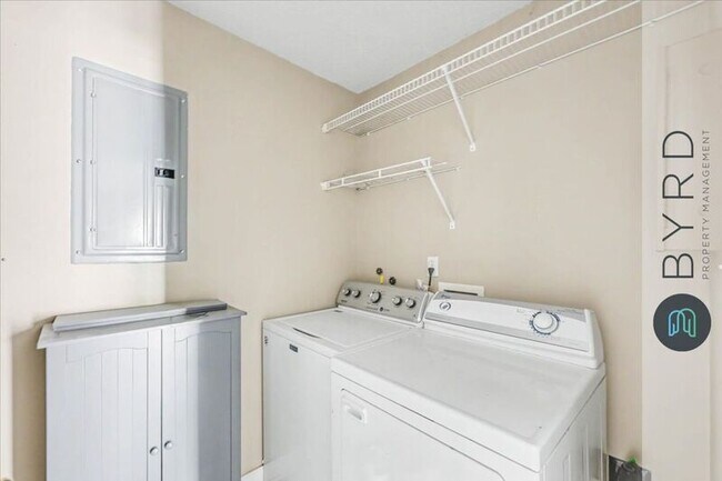 Building Photo - 4706 Twin Hickory Lake Dr