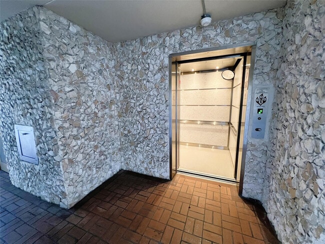 Building Photo - 1605 Abaco Dr