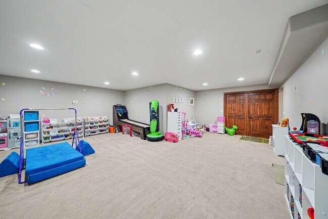 Building Photo - 18145 Bakers Farm Rd