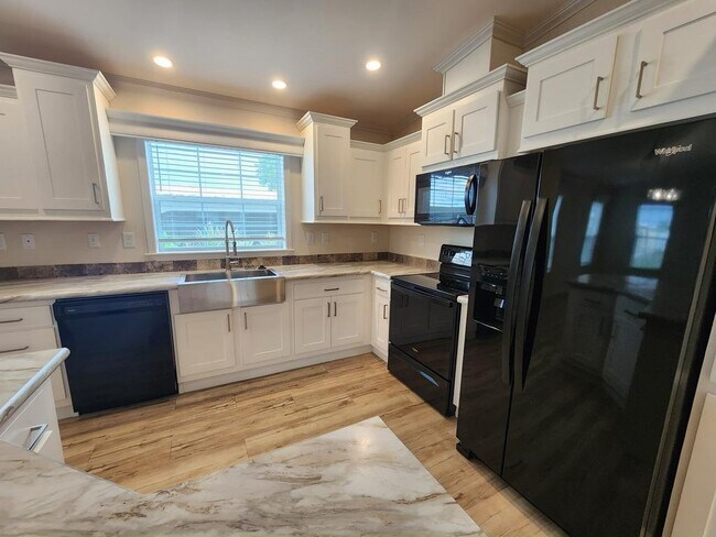 Building Photo - 215 Caviller Ct