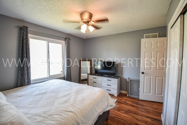 Building Photo - 2 Bedroom 2 Bath Home in Des Moines
