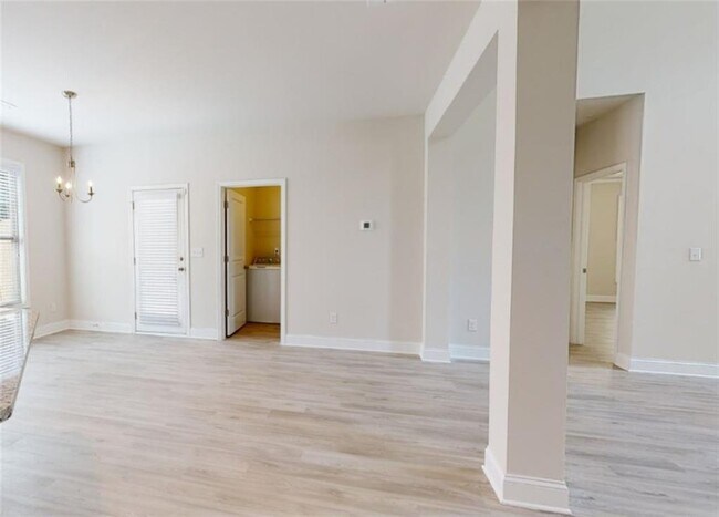 Building Photo - 215 Horizon Way