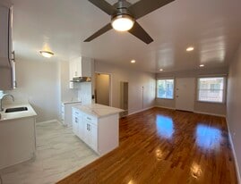 Building Photo - 12641 Vanowen St