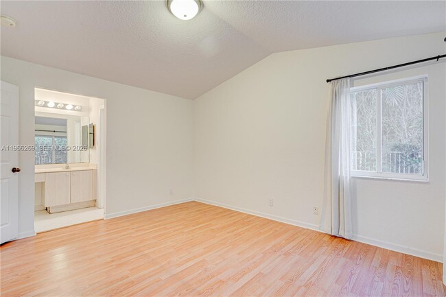 Building Photo - 1121 Golden Cane Dr