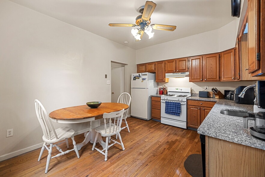 Building Photo - 316 Kaercher St