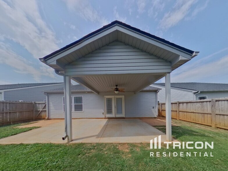 Building Photo - 114 Mistwood Ln