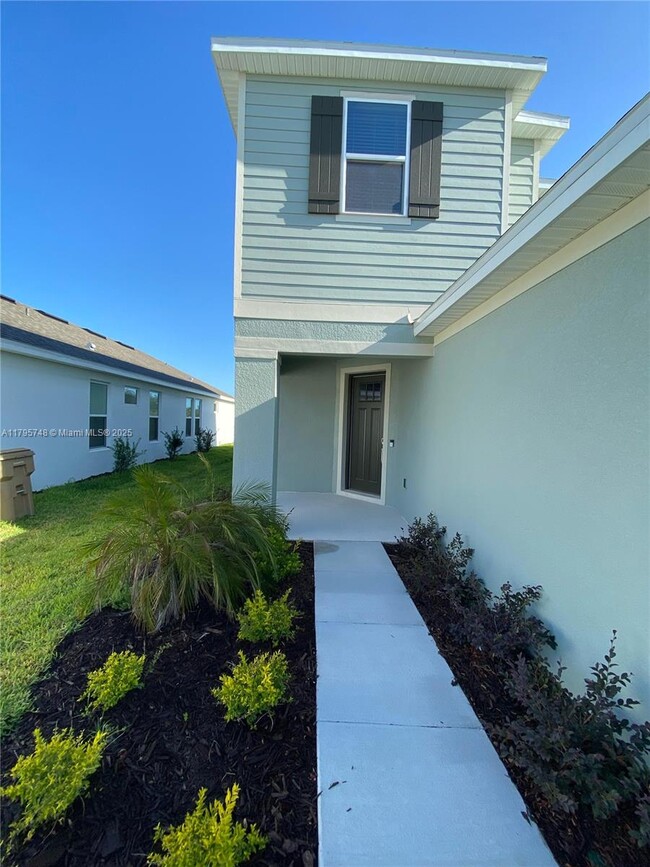 Building Photo - 5647 Ficus Aurea St