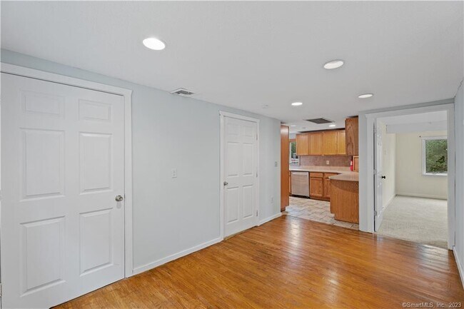 Building Photo - 224 Hartford Turnpike