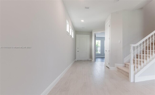 Building Photo - 3701 Greenway Dr