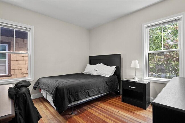 Building Photo - 71 Olney St