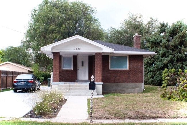 Primary Photo - Newly Remodeled House in West Valley for Rent