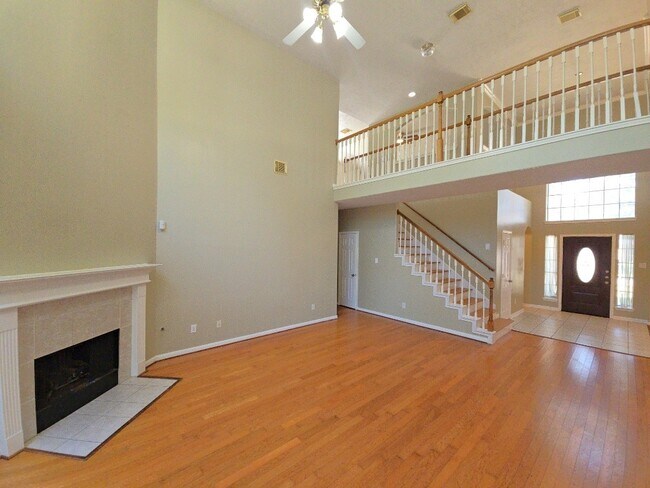 Building Photo - 24030 River Pl Dr