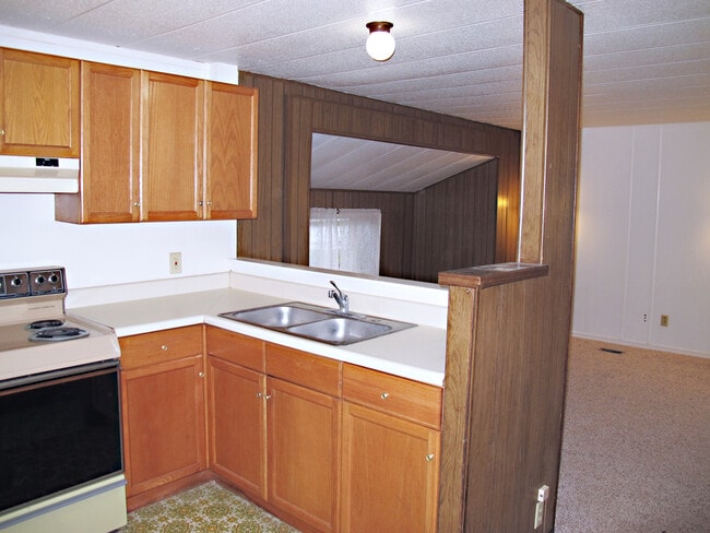 Building Photo - ***PENDING APPLICATION***Affordable 3BD/1B...