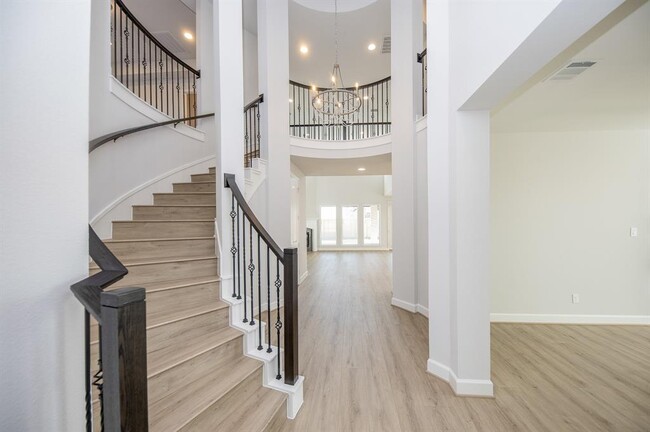 Building Photo - 29819 Breezy Pnes Lp