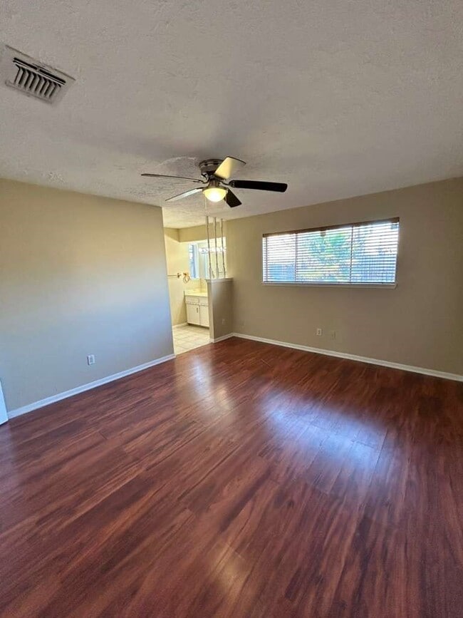 Building Photo - 12322 South Dr