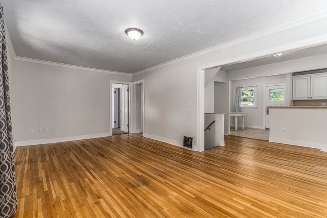 Building Photo - Charming 5-Bedroom South Hill Home Near Manito Park Coming Soon!