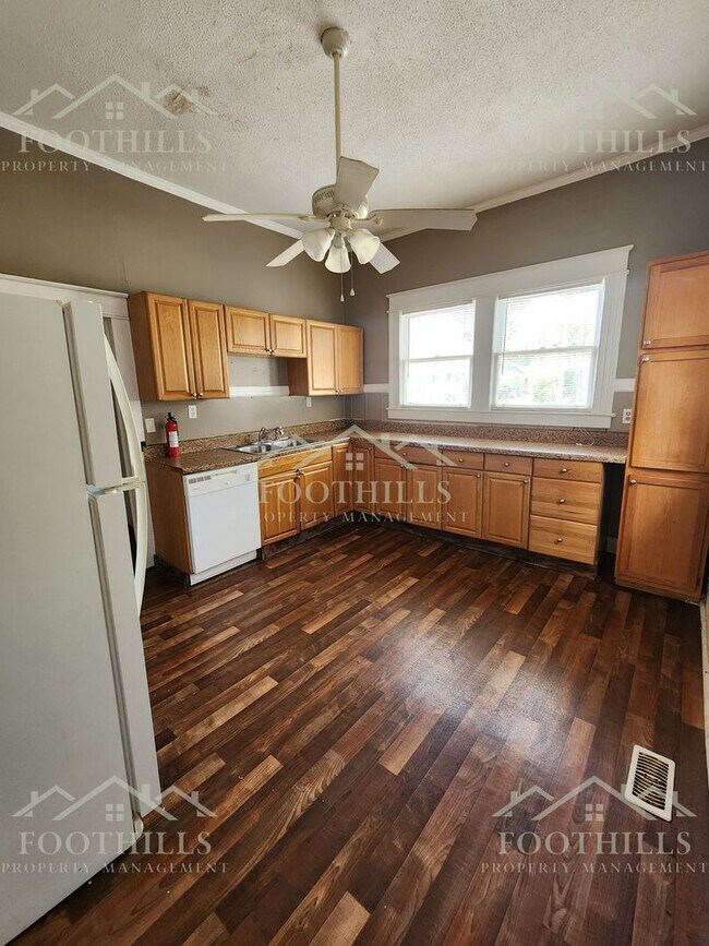 Building Photo - 110 N Prevost St