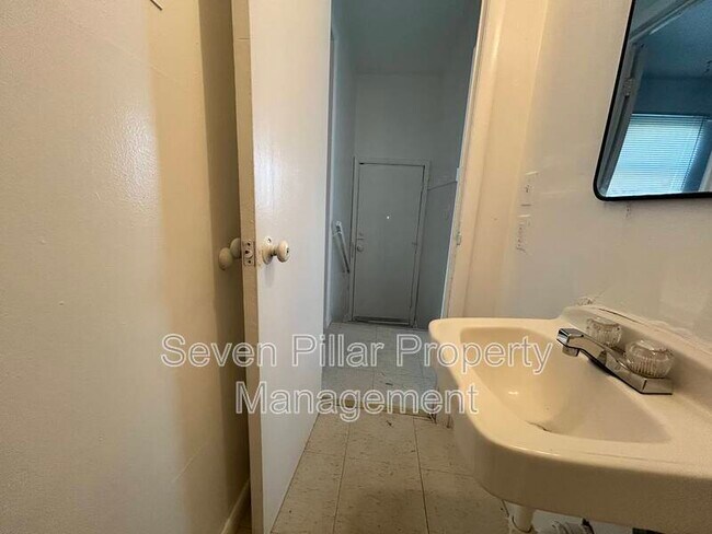 Building Photo - 339 S Napoleon Ave