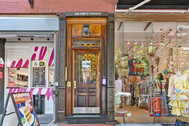 Building Photo - 246 Mott St