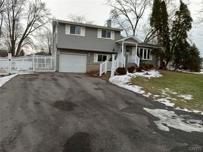 Building Photo - 2 Ilex Ln