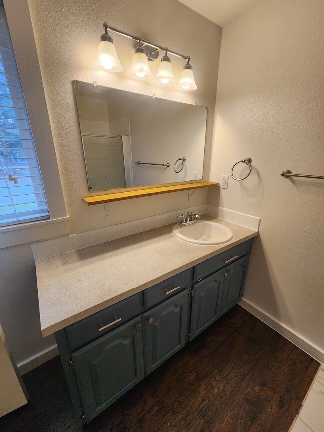 Building Photo - Very Large 3BR, 3BTH Near Black Bay Park in Post Falls