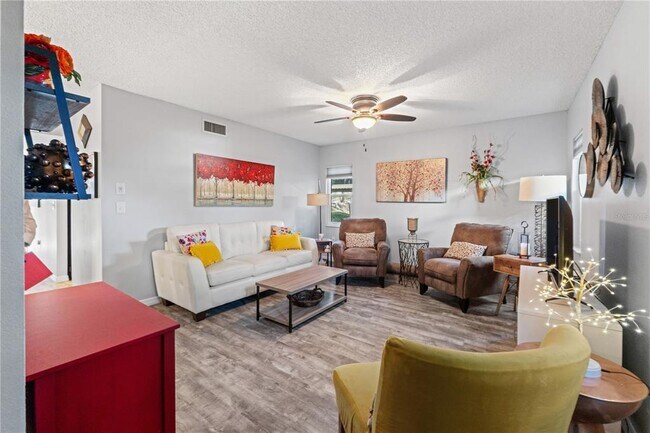 Building Photo - 300 S Florida Ave