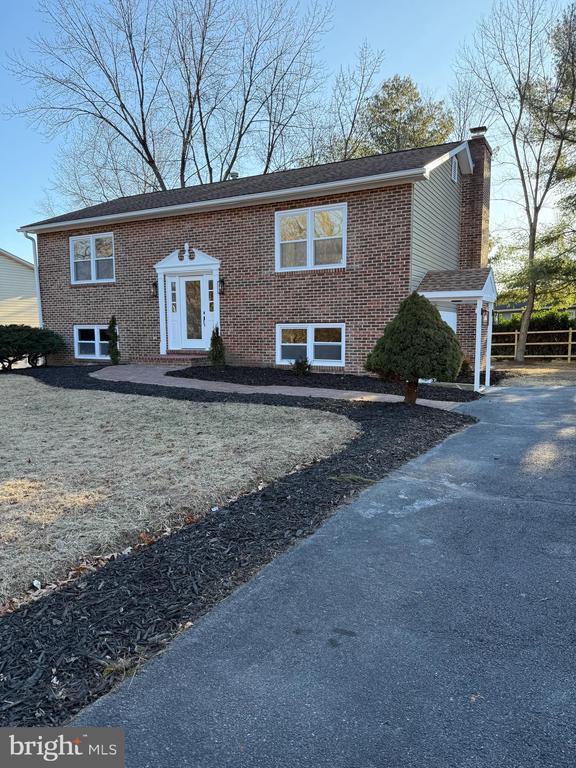 Building Photo - 110 Elaine Dr