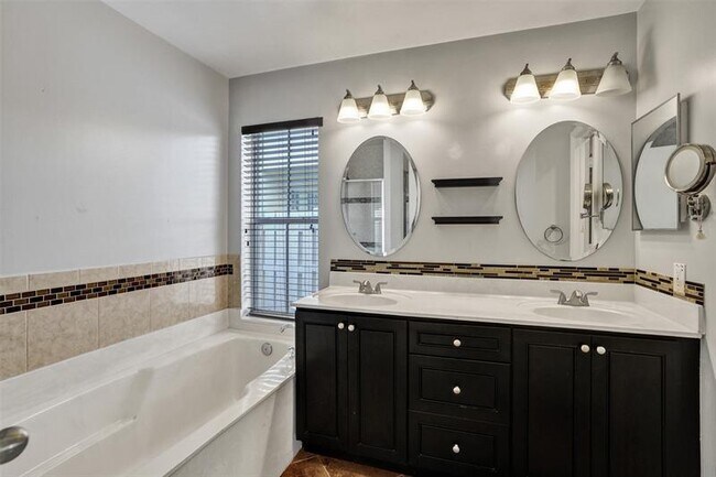Building Photo - 839 Falling Water Rd