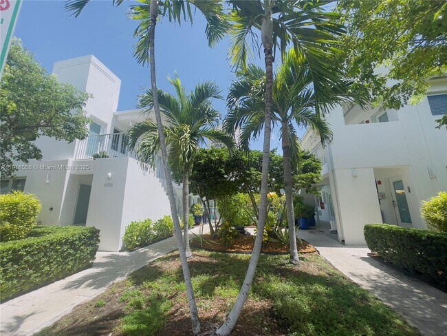 Primary Photo - 6755 Harding Ave