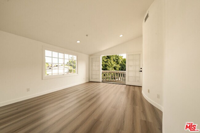 Building Photo - 1109 Pine Dr