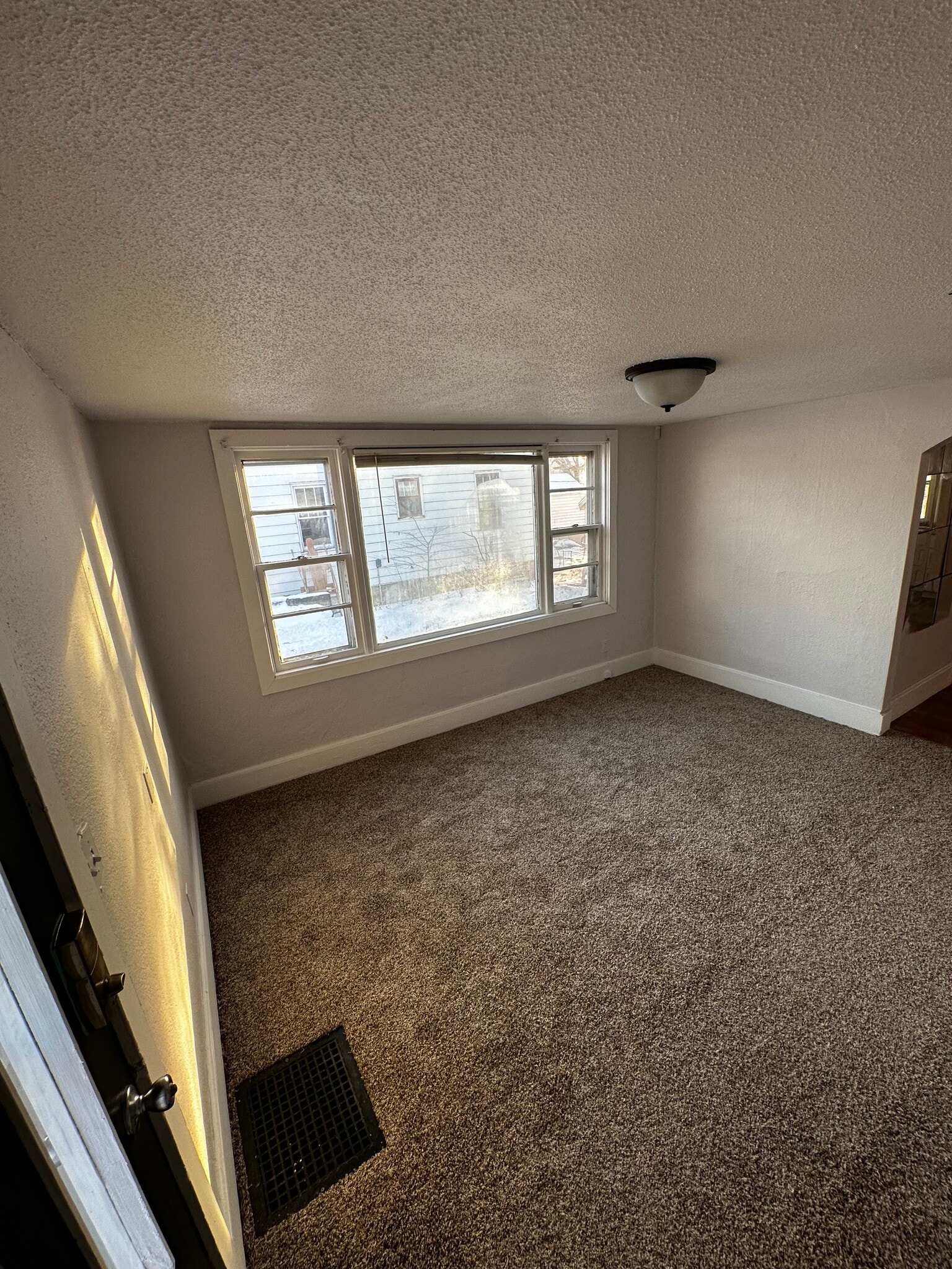 Building Photo - 305 S Western Ave