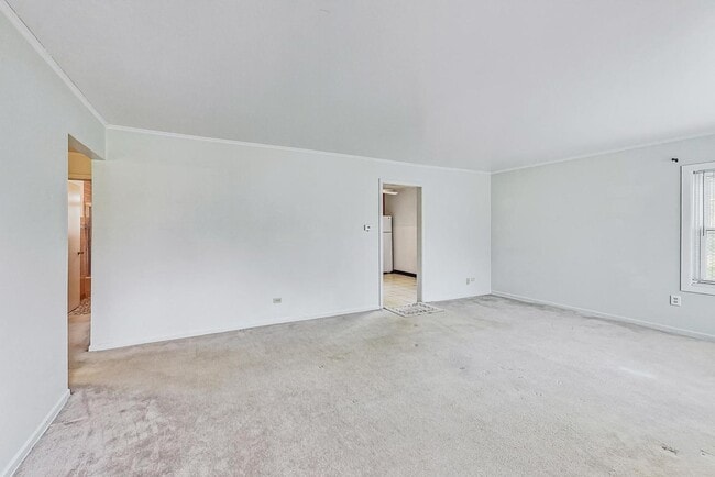 Building Photo - 733 E Rockland Rd