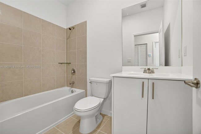 Building Photo - 2748 SE 26th Ave