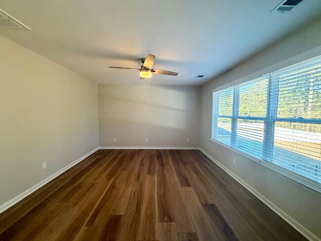 Building Photo - Heritage New Riverside Three Bedroom Home w. Fenced in Yard!