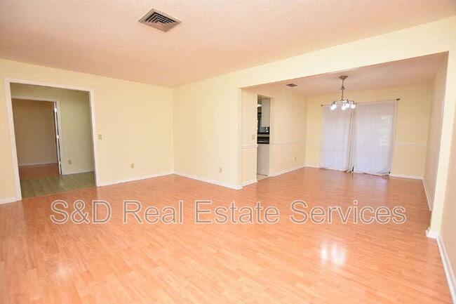 Building Photo - 1715 High Point Dr