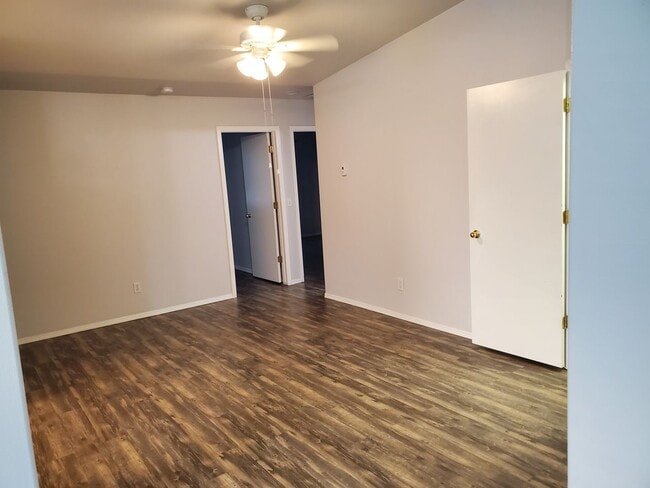 Building Photo - 1606 E Best Ave