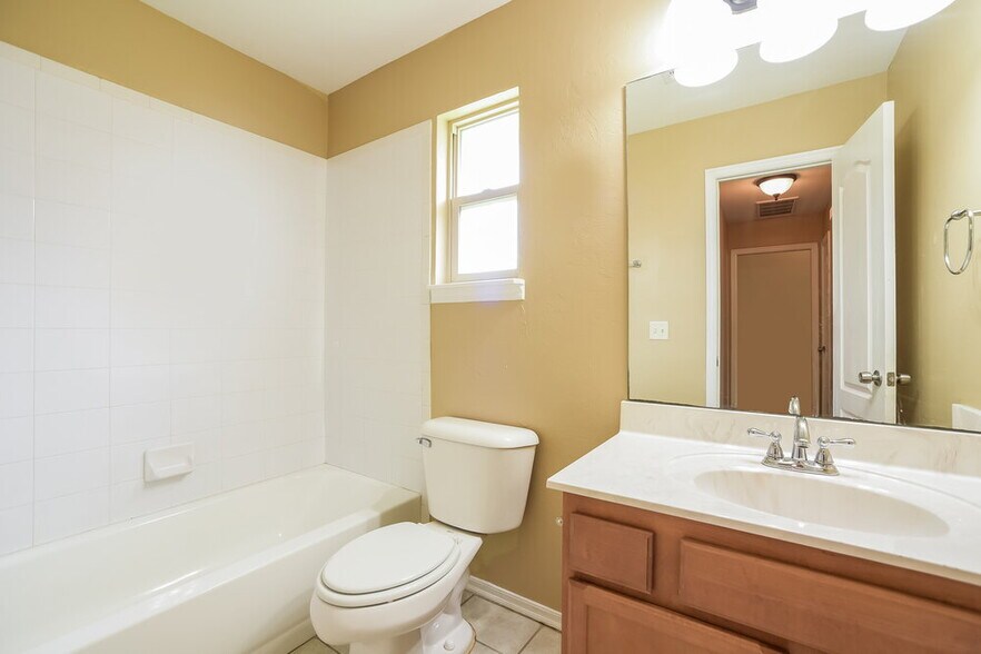 Building Photo - 4009 Notting Hill Dr