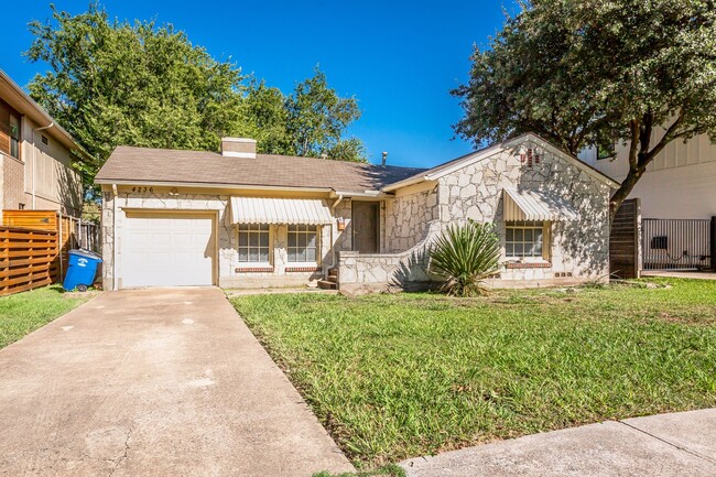 Primary Photo - Austin Stone Cottage in Stonewall Park