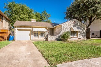 Building Photo - Austin Stone Cottage in Stonewall Park