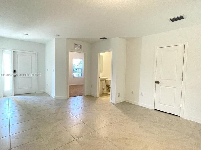 Building Photo - 441 NE 5th Terrace