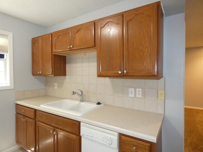 Building Photo - 2483 NE 68th St