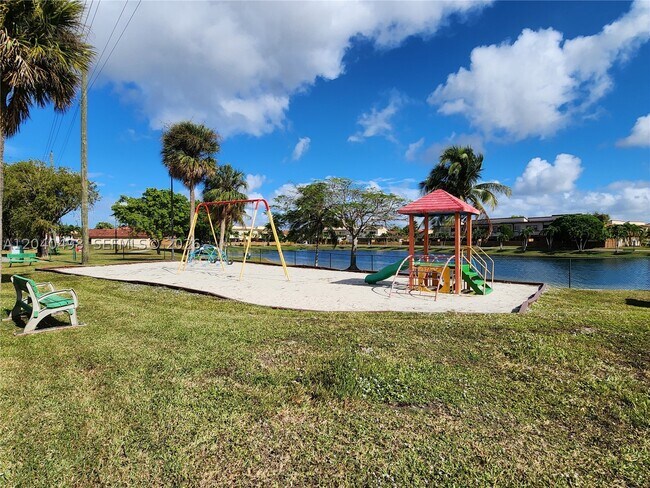 Building Photo - 13412 SW 17th Terrace Cir S