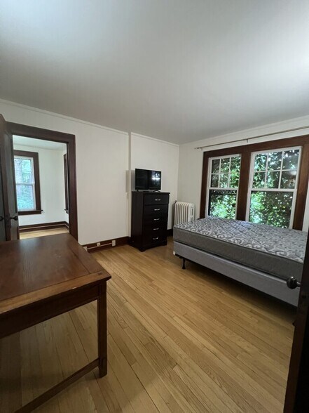 Building Photo - 115 Heights Ct