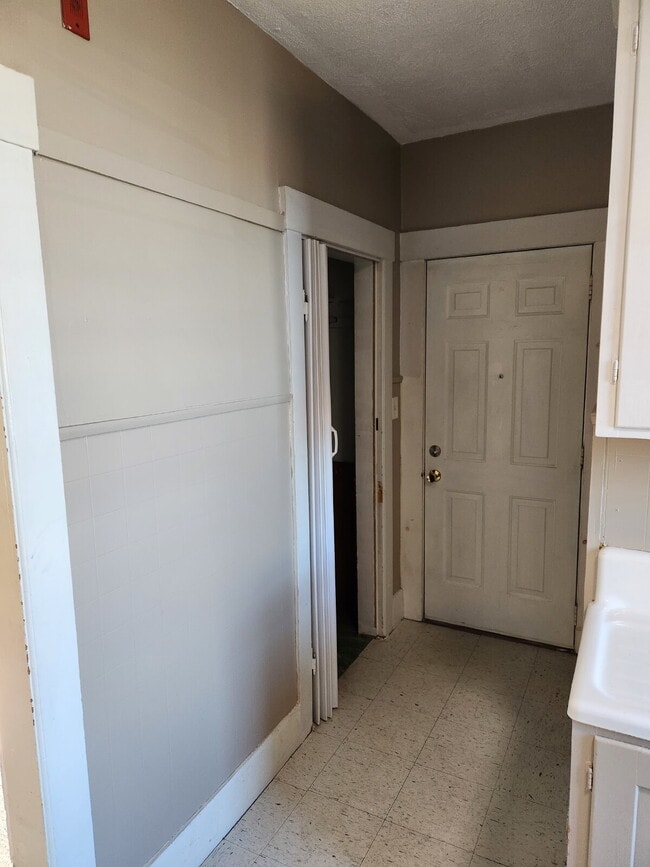 Building Photo - Studio Apartment in Nashua, NH - Perfect for City Living!