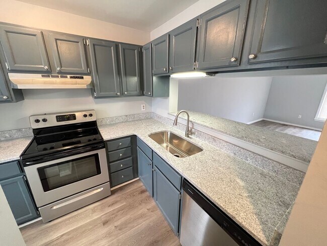 Building Photo - 3 Bedroom Townhouse Near Downtown Durham