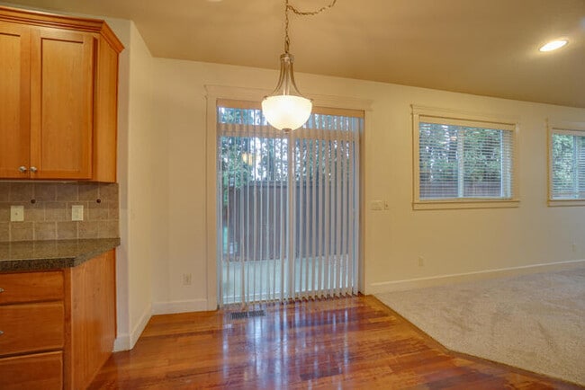 Building Photo - BEAUTIFUL FOUR BEDROOM HOME IN VANCOUVER