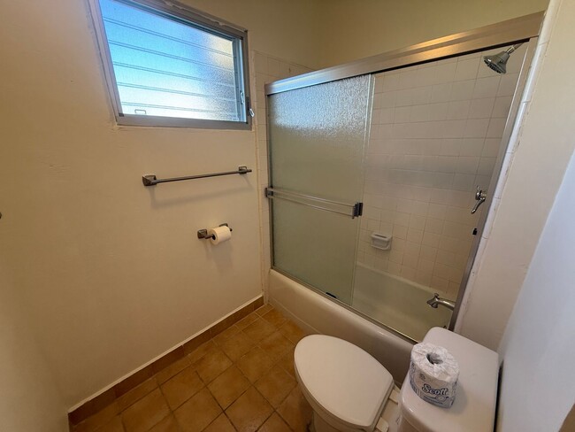 Building Photo - Makiki Bel Aire 2 bedroom 1 bath with 1 re...